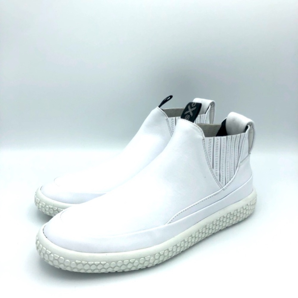 o.X.s. Chelsea White Slip On Sneaker